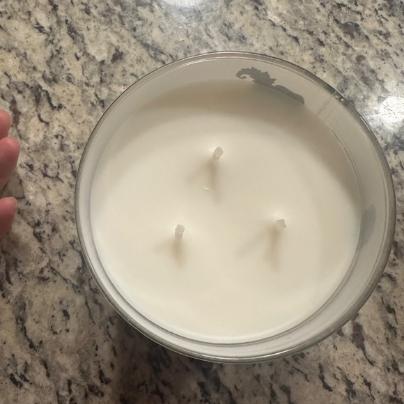 Bath & Body Works Bridgerton Penelopes First Kiss Candle 14.5 Oz 3-Wick Soy Wax - Picture 2 of 3